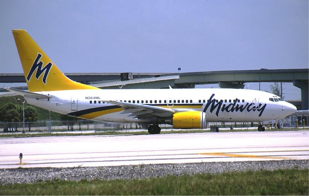 Midway_Airlines_Boeing_737-700_KvW.jpg